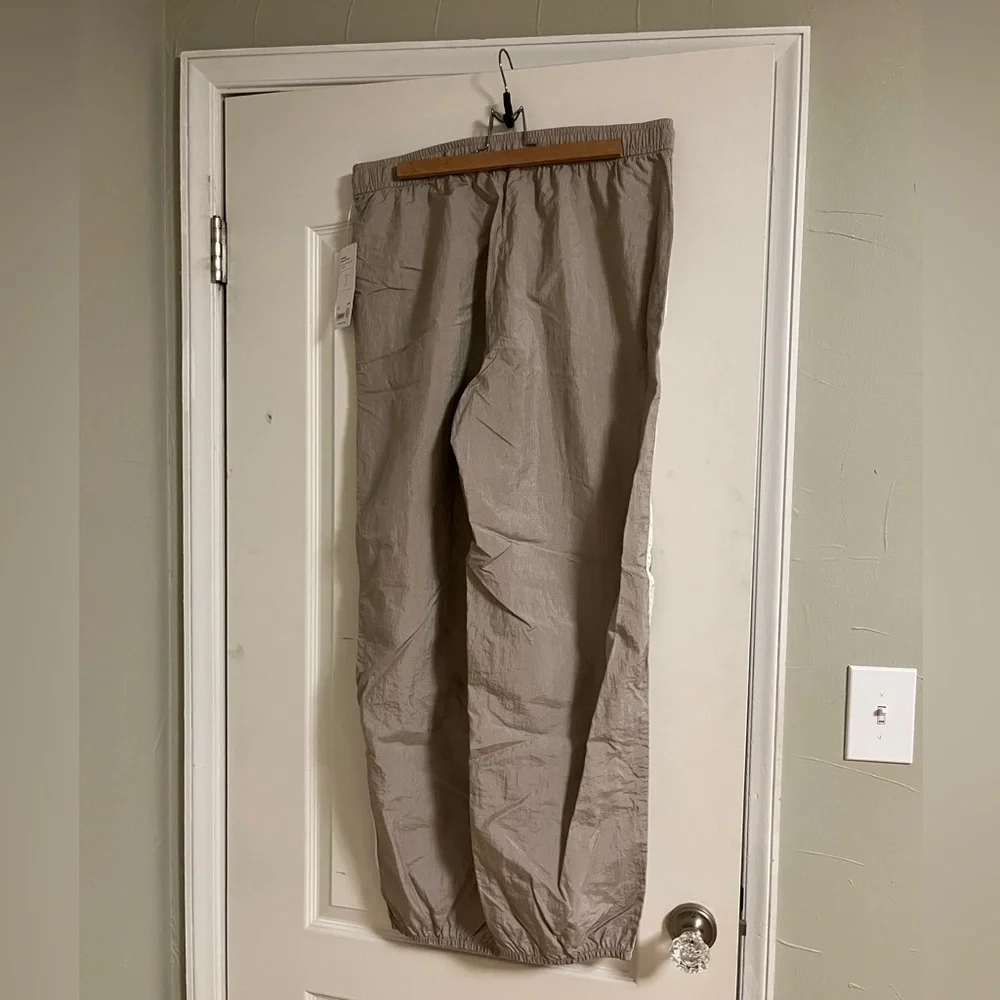 Athleta Daybreak Parachute Pants - size large tall - Picture 3 of 4